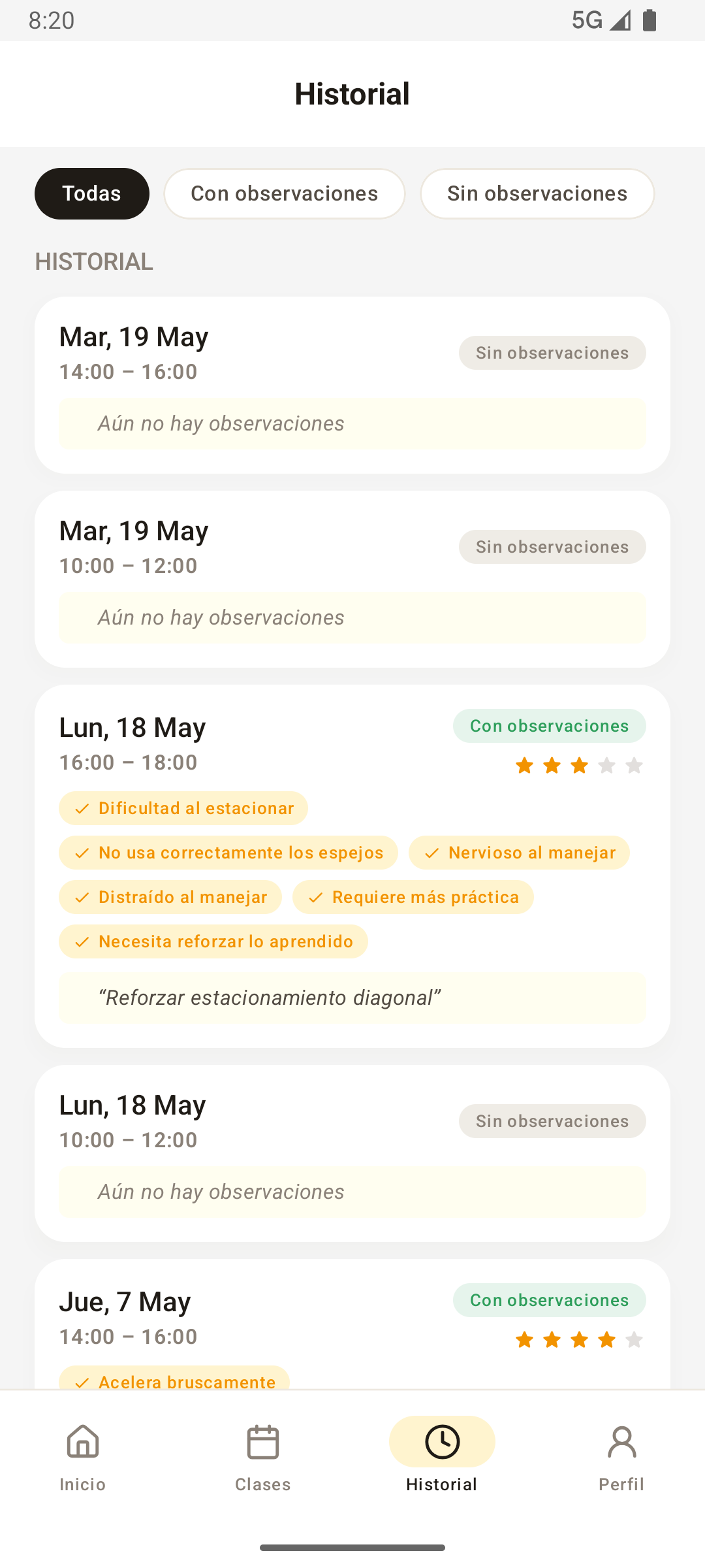 Pantalla Historial del app de EasyDriving: observaciones del instructor con estrellas y puntos a reforzar
